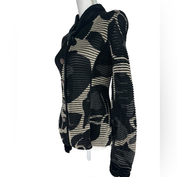 GIORGIO ARMANI / Black & Cream Rouched Sweater / Size 40 - Picture 4 of 15